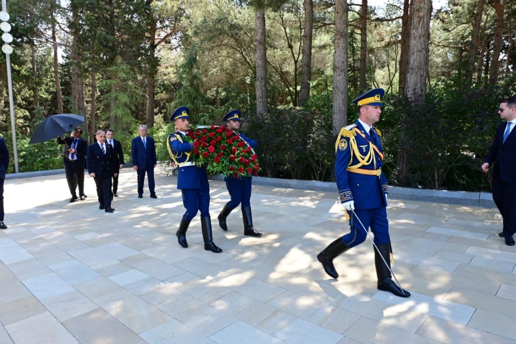 PM Shehbaz visits mausoleum of Azerbaijan's first President