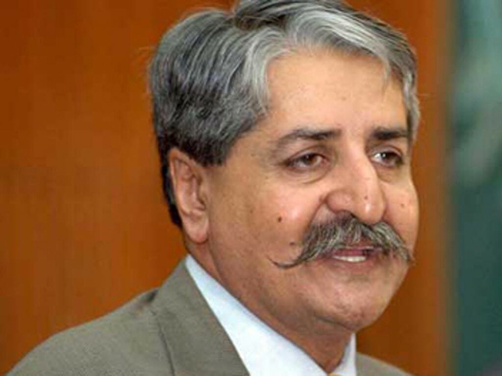 Pakistan a priority market for business: Naveed Qamar tells British companies