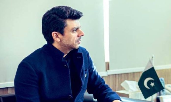 Malik pledges to serve nation as SAPM Interior