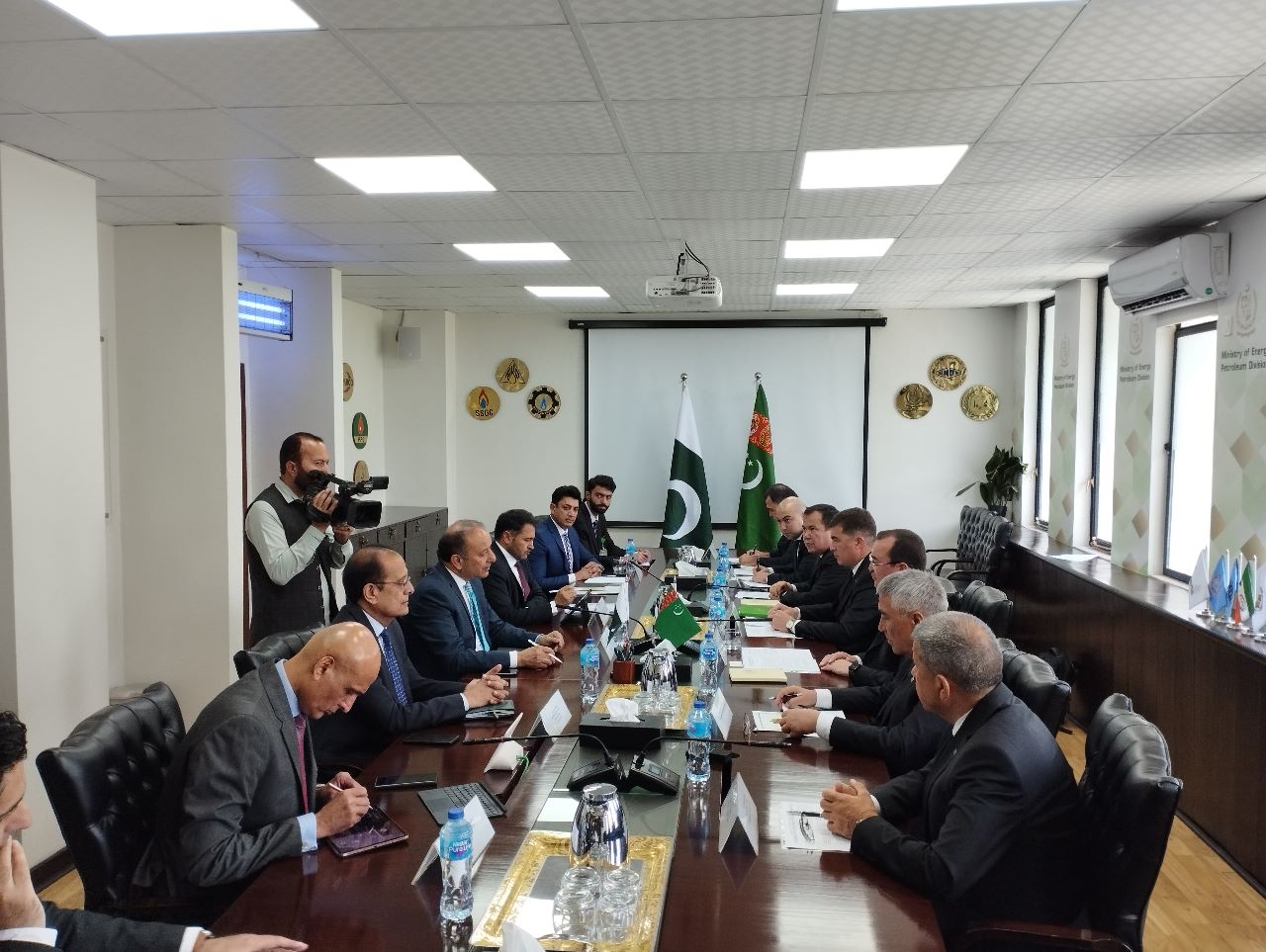Turkmenistan's delegation discuss TAPI, TAP projects