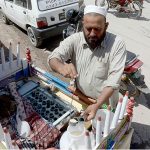 A street vendor preparing Kolfi at Murree Road