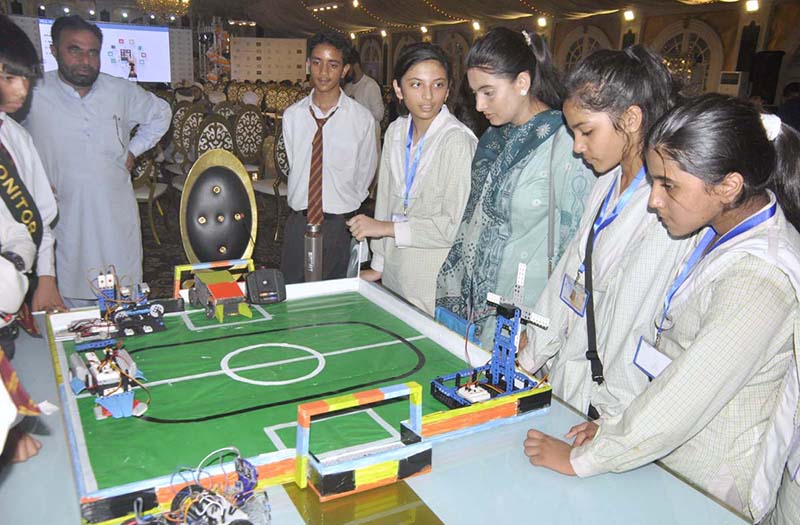 A student visits a science stall at the closing session of International EdTech Conference
