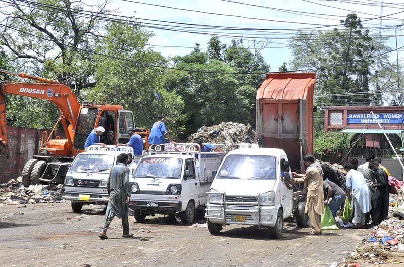 TMA staffers removing offal and remains of sacrificial animal on the 2nd day of Eid ul Azha at Satellite Town