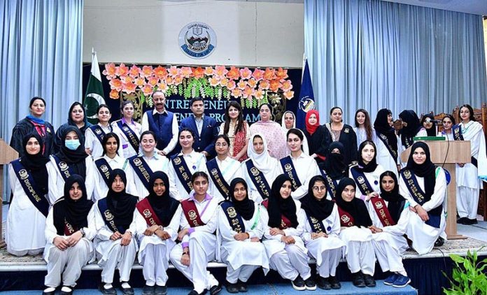 Students of Islamabad College for Girls F6/2 poses for group photo with chief guest President Islamabad Chamber of Commerce and Industry Ahsan Zafar Bakhtawari Principal Prof Sabah Faisal in launching ceremony of Entrepreneurs Program for Students
