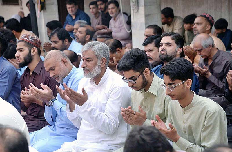 A large number of faithful offering Eidul Azha prayers at Jamia Naeemia