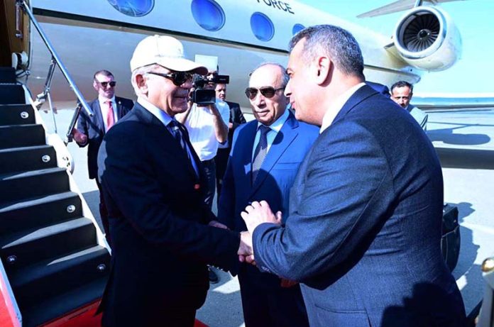 After completing his 2-days official visit to Azerbaijan, Prime Minister Muhammad Shehbaz Sharif departed Baku for Pakistan. Azerbaijan’s First Deputy Prime Minister Yagub Eyyubov and other senior Azeri officials were at the airport to say goodbye to the Premier