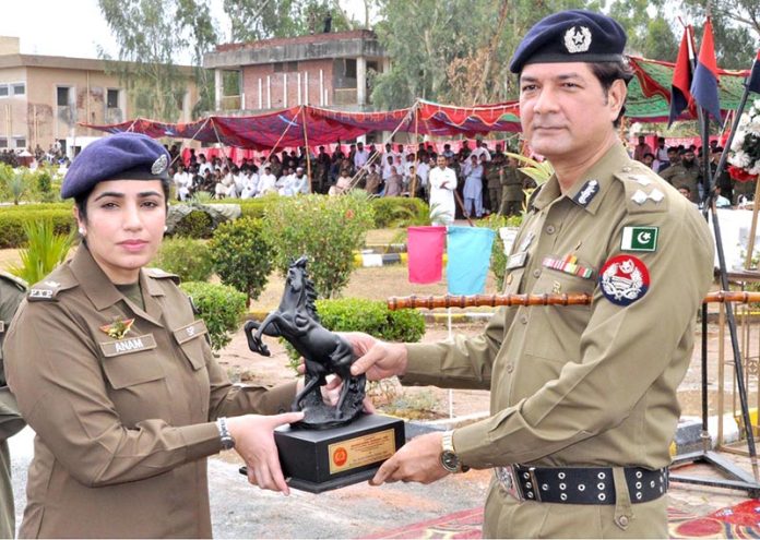 Principal Police Training School Sargodha, Dr Anam Faryal Afzal giving a memorial model to RPO Sargodha Shariq Kamal Siddique during 92th Police Passing out parade at Police Tarining School
