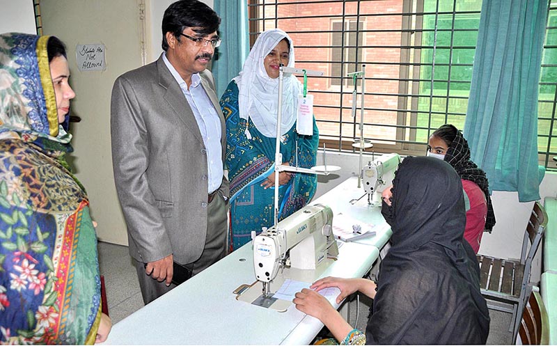 Deputy Director Collegiate Abu Hassan and Principal of Government College of Technology for Women Madam Noreen Naz visits classes after inaugurating Skill Summer Camp 2023 at Government College of Technology for Women