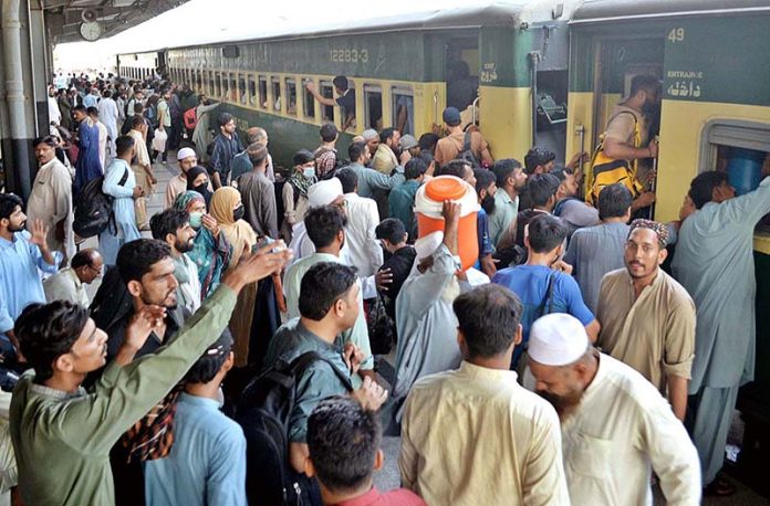 A large number of people boarding on train at Hyderabad Railway Station for going to their hometowns to celebrate Eid ul Azha with their dear ones