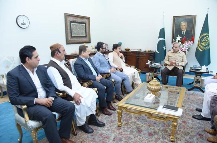 A delegation of PML-N leadership from Balochistan calls on Prime Minister Muhammad Shehbaz Sharif