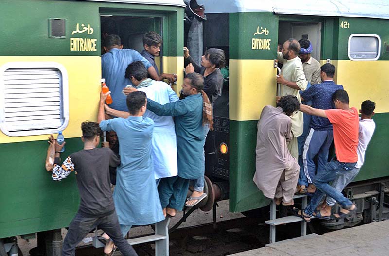 A large number of people boarding on train at Hyderabad Railway Station for going to their hometowns to celebrate Eid ul Azha with their dear ones