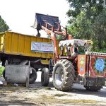 CDA staffers busy in removing offal and remains of sacrificial animals on the 1st day of Eid Ul Azha