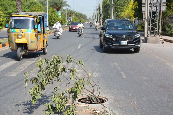 An open main hole of sewerage at Hilal-e-Ahmer Chowk, needs the attention of the concerned authority