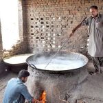 Vendors making khoya at Adda Boori