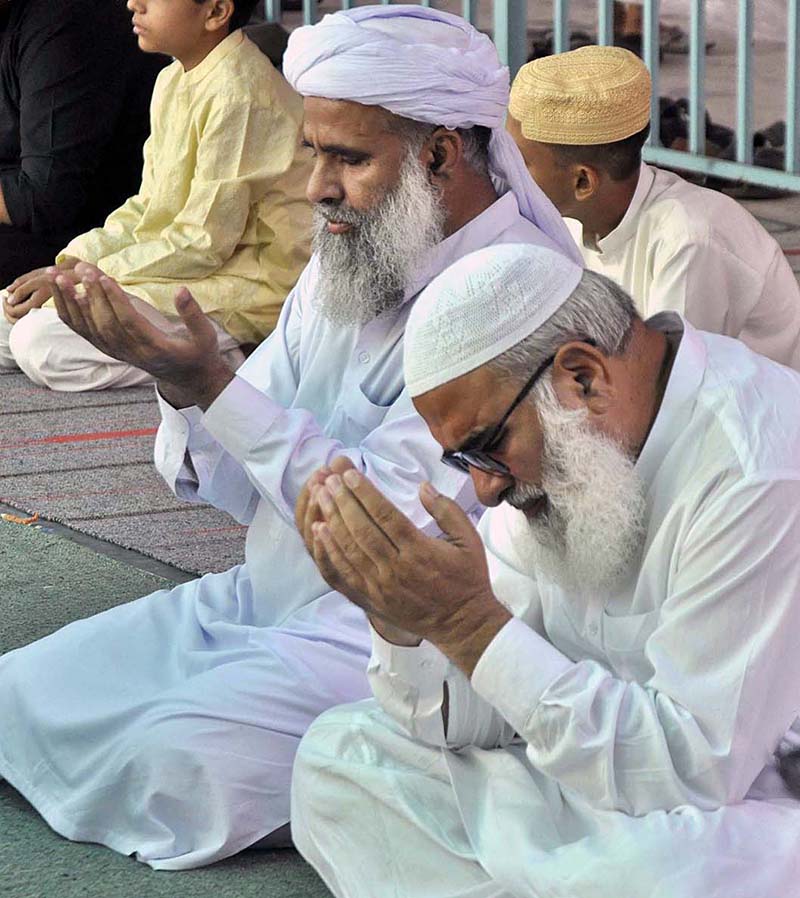 Faithful offering Eidul Azha prayers at Jamia Masjid Zia ul Aloom Satellite Town E-Block
