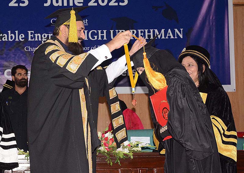 Governor of Punjab, Muhammad Baligh Ur Rehman awarding degrees among the successful students during the 3rd Convocation of Government College Women University Faisalabad (GCWUF)