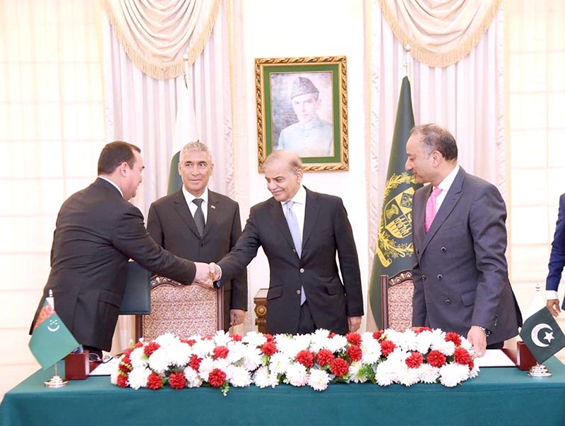 State Minister of Turkmenistan and head of Turkmengaz, Maksat Babayev and Minister of State for Metroleum of Pakistan Dr. Musaddiq Malik signing TAPI Joint Implementation Plan meanwhile Prime Minister Muhammad Shehbaz Sharif witnesses the signing