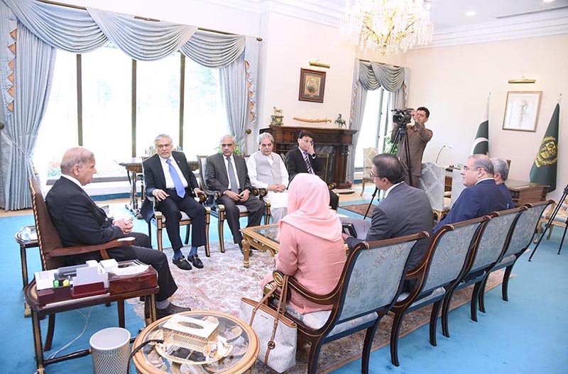 Economic Team led by Finance Minister Ishaq Dar calls on Prime Minister Muhammad Shehbaz Sharif