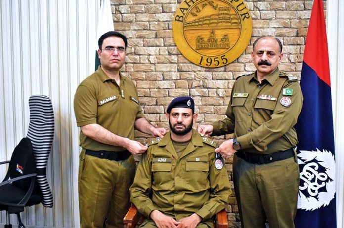 Regional Police Bahawalpur Officer Rai Babar Saeed and DPO Syed Mohammad Abbas pinning the badges to promote Inspector, Sub Inspector and ASI to the next ranks