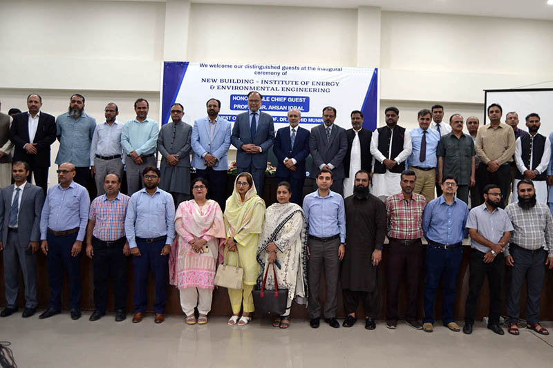 Federal Minister for Planning, Development and Special Initiatives Prof Dr. Ahsan Iqbal in a group photograph with the participants in the program at the inauguration ceremony of the new building of Institute for Energy and Environment Engineering in Punjab University