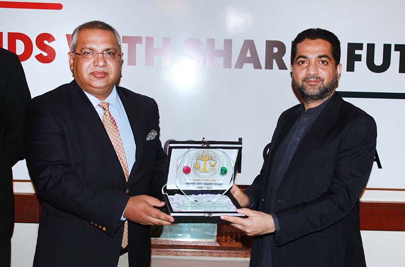 Balochistan Home Minister Ziaullah Langu distributing shields among the participants during ceremony of Friends of China Forum