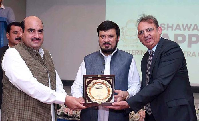 President City University Sabur Sethi and Zubair Afridi giving shield to Governor KP Haji Ghulam Ali during the inauguration ceremony of Peshawar Model Sapphire Hayatabad Campus at City University