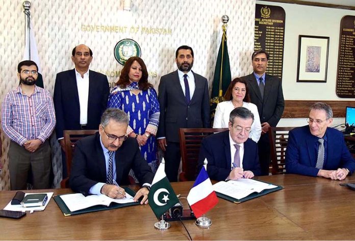 Dr. Kazim Niaz, Federal Secretary, Ministry of Economic Affairs, H.E. Mr. Nicolas Galey, Ambassador of France, and Mr. Philippe Steinmetz, Country Director, French Development Agency (AFD), signs the Credit Facility Agreement worth €180 million to finance the National Transmission and Despatch Company (NTDC)