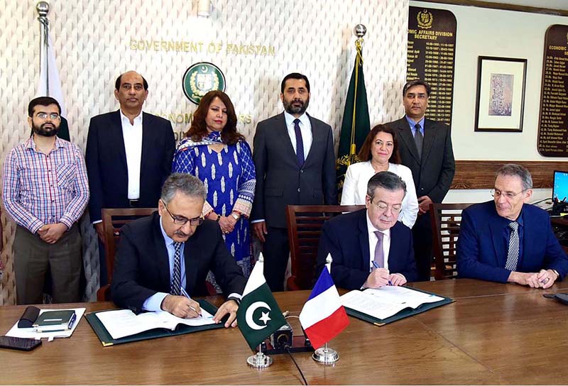Dr. Kazim Niaz, Federal Secretary, Ministry of Economic Affairs, H.E. Mr. Nicolas Galey, Ambassador of France, and Mr. Philippe Steinmetz, Country Director, French Development Agency (AFD), signs the Credit Facility Agreement worth €180 million to finance the National Transmission and Despatch Company (NTDC)
