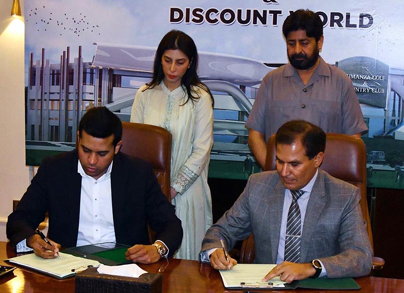 Chairman and Chief Executive Officer of Discount World Sultan Richard and Project Sect of Romanza Golf and Country Club Col. Habib-ur-Rahman, signed the memorandum of understanding at DHA