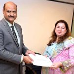 Dr. Nawaz Ahmad, Additional Secretary-1, Establishment Division giving away certificates during the 4-days workshop on Significance for Good Governance in the Public Sector