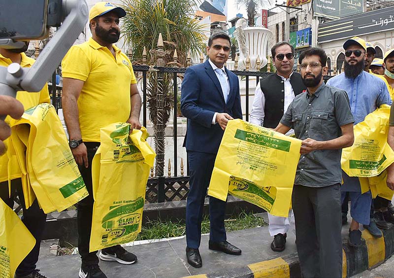 Deputy Commissioner Malik Adnan Mahmood Awan distributing plastic bags by Sialkot Waste Management Company to public for disposal of the offal of sacrificial animals on Eidul Azha