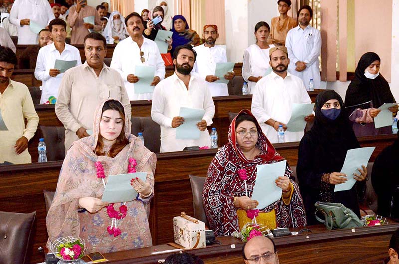 Newly elected different Town Committees Councilors taking oath during oath talking ceremony at Begum Nusrat Bhutto Auditorium Jinnah Bagh
