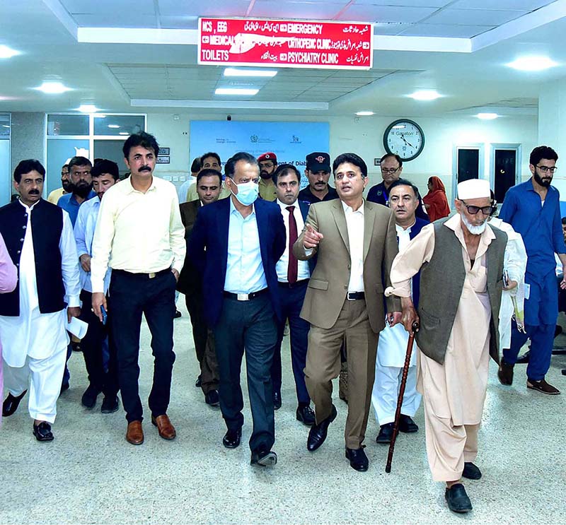 Federal Secretary for Health Iftikhar Ali Shallwani visits PIMS Hospital OPD