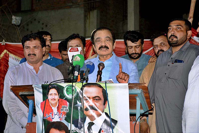 Interior Minister Rana Sana Ullah Khan offering ‘dua’ after inaugurating railway gate on Chack No. 79 JB Abbas Pur Road