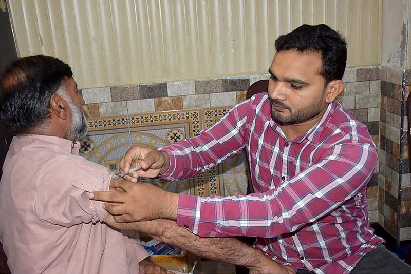 Staffer of the Health Department is giving Meningitis, Polio Vaccine and Covid-19 Boots to the pilgrims at Hajj Camp of Ministry of Hajj