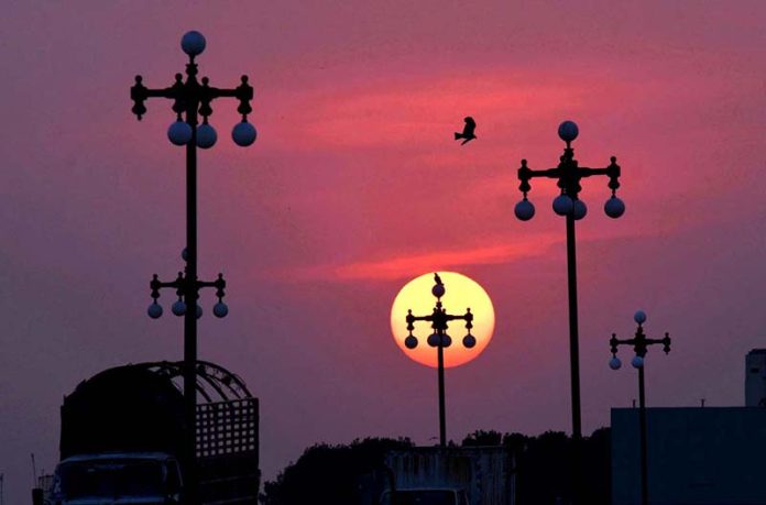 An eye-catching view of sunset in the skies of the city