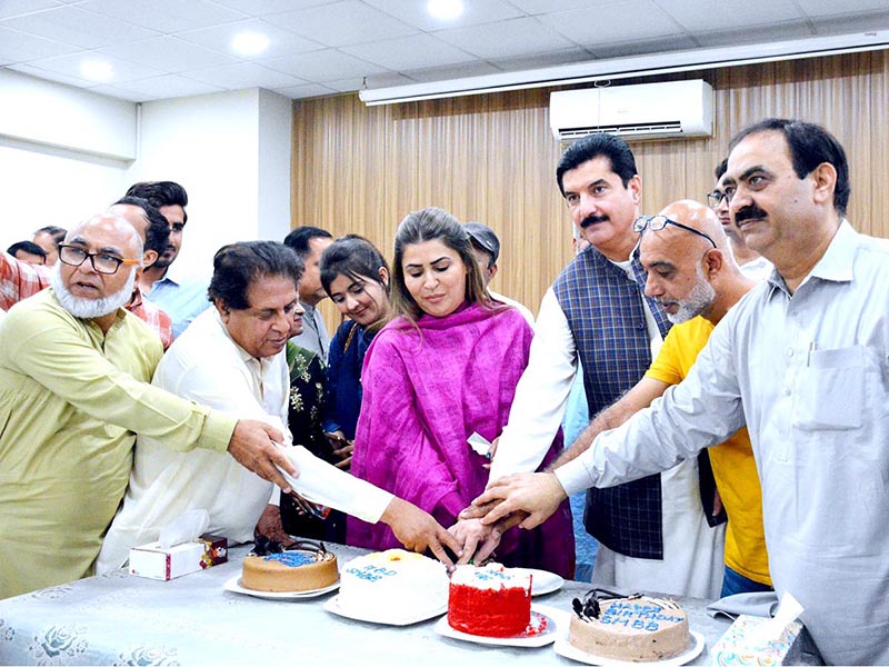 Federal Minister for Poverty Alleviation and Social Safety and Chairperson Benazir Income Support Programme Ms. Shazia Marri and Minister of State Faisal Karim Kundi along with journalist cutting cake on 70th Birthday of Shaheed Mohtarma Benazir Bhutto at PID Zero Point