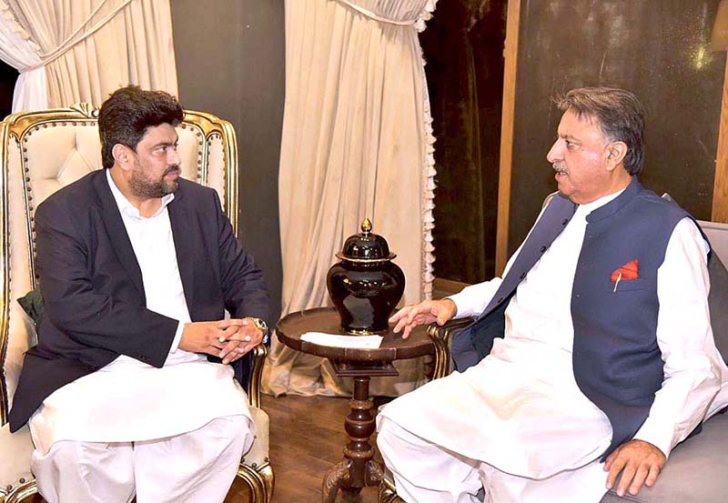 Governor Sindh Kamran Tessori exchanging views with Governor Balochistan Malik Abdul Wali Khan Kakar at Governor House