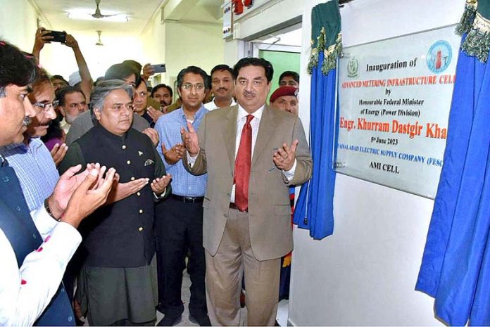 Federal Minister for Energy (Power Division) Engineer Khurram Dastgir Khan is offering “Dua” after unveiling a plaque for inauguration of Advanced Metering Infrastructure Cell at FESCO Headquarter