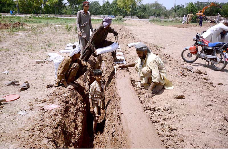 Vendors are busy in setting up cattle market in connection with upcoming Eidul Azha at Ring Road area
