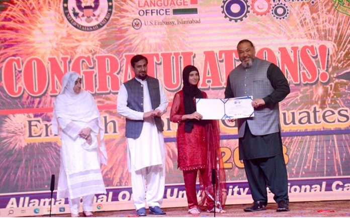 US Counsel General Lahore William K Makaneole gives away certificate to a girl during prize distribution ceremony of English Works Program at a local hotel