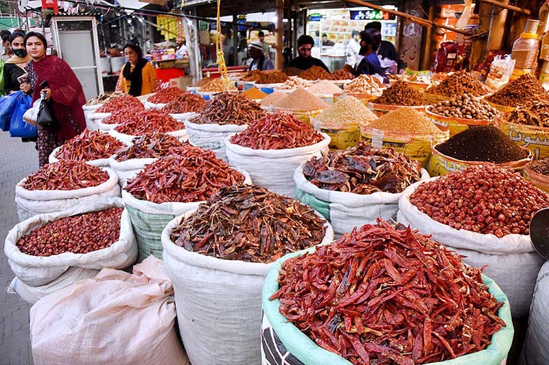 Women selecting and purchasing spices at Akbari Market