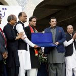 Chairman Pakistan People's Party (PPP) and Foreign Minister Bilawal Bhutto Zardari handing over the key of Karachi to Mayor Barrister Murtaza Wahab and Deputy Mayor Salman Abdullah Murad during oath-taking ceremony at Gulshan-e-Jinnah (Polo Ground)
