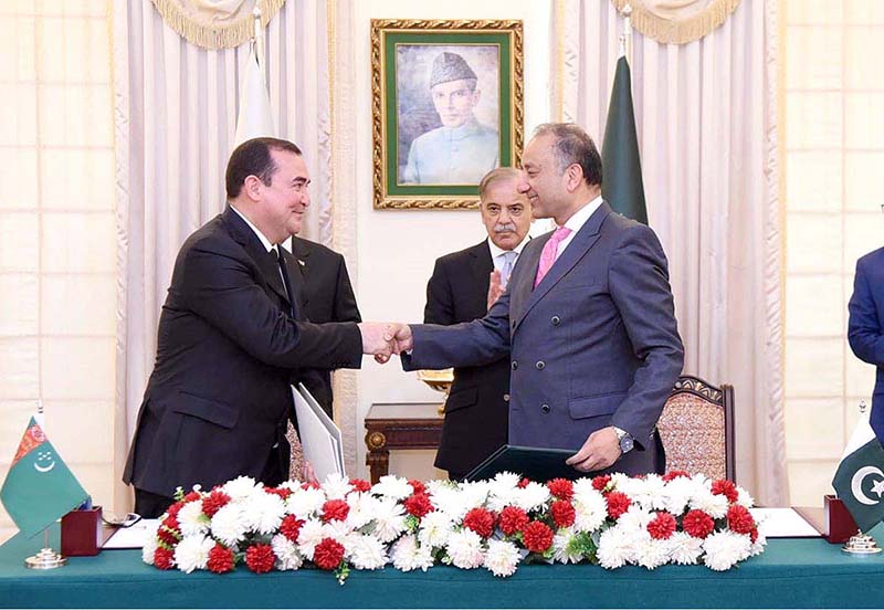 Maksat Babayev, State Minister of Turkmenistan and Head of TurkmenGaz and Minister of State for Petroleum of Pakistan Dr. Musaddiq Malik signing TAPI Joint Implementation Plan meanwhile Prime Minister Muhammad Shehbaz Sharif witnesses the signing