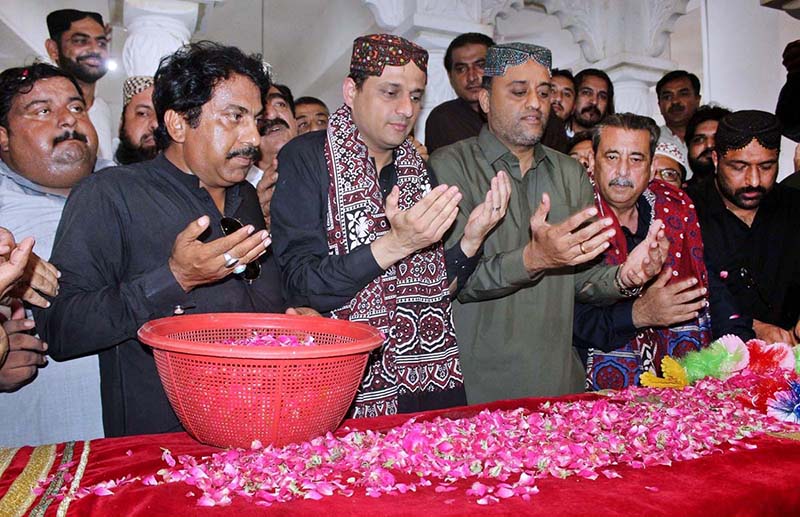 Newly elected Mayor of Karachi Murtaza Wahab and Deputy Mayor Salman Abdullah Murad Baloch offering Fateha on grave of Shaheed Mohtarma Benazir Bhutto at Garhi Khuda Bakhsh