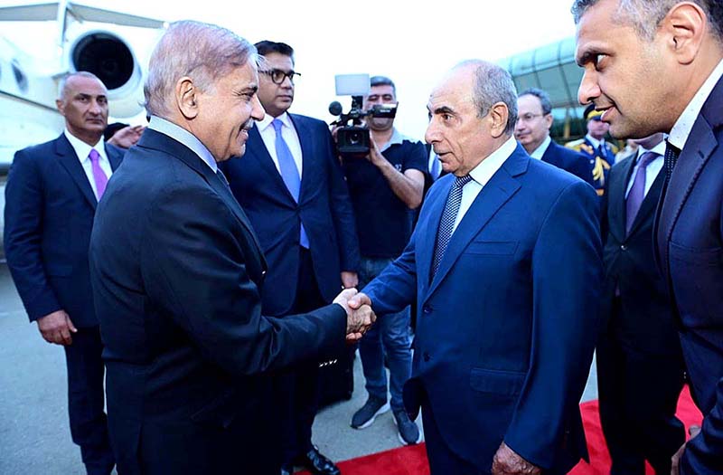 Prime Minister Muhammad Shehbaz Sharif arrived in Baku on a two day official visit to Azerbaijan. First Deputy Prime Minister of Azerbaijan, Yagub Eyyubov, Deputy Foreign Minister Elnur Mammadov, Azerbaijan’s Ambassador to Pakistan Khazar Farhadov and Pakistan Ambassador to Azerbaijan Bilal Hayee received the Prime Minister at the airport