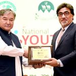 Provincial Minister for Sports Abdul Khaliq Hazara presenting souvenir to BUITEMS’s Vice Chancellor Dr. Abdul Rehman at the ending of National Youth Summit of 2023
