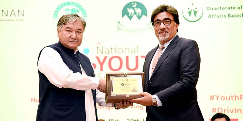 Provincial Minister for Sports Abdul Khaliq Hazara presenting souvenir to BUITEMS’s Vice Chancellor Dr. Abdul Rehman at the ending of National Youth Summit of 2023