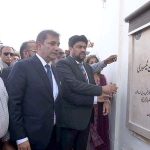 Governor Sindh Kamran Tessori unveiling plaque to inaugurate new building of Karachi Municipal Corporation Council