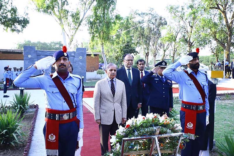 Prime Minister Muhammad Shehbaz Sharif laying floral wreath at the Yadgar-e-Shuhada in Police Lines Headquarters